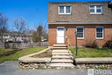 Main picture of 32 Rockingham St