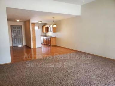 Main picture of 1095 N Northwood Ave