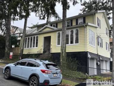 Main picture of 50 Sickles Ave