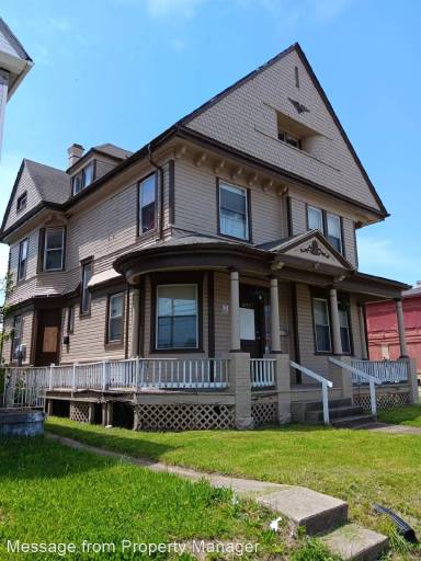 Main picture of 877 N Main St