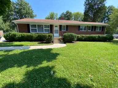 Main picture of 525 W Pine St