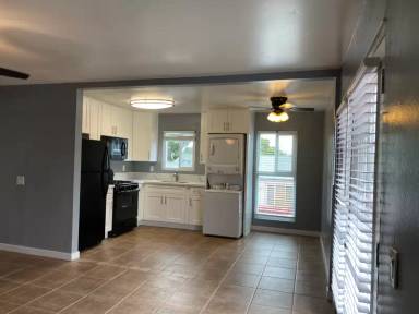 Main picture of 809 Carey Rd