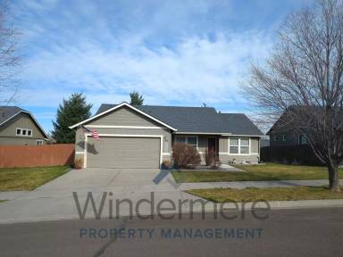 Main picture of 900 Hedine Rd