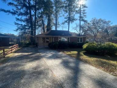 Main picture of 580 Kennesaw Dr SE