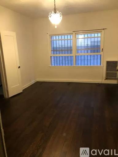 Main picture of 545 S Hobart Blvd