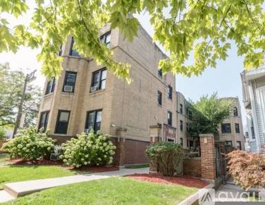 Main picture of 4812 N Oakley Ave