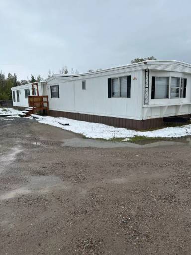 Main picture of 250 Pioneer Dr