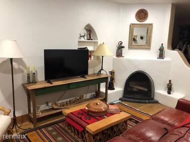 Main picture of 617 E Alameda St