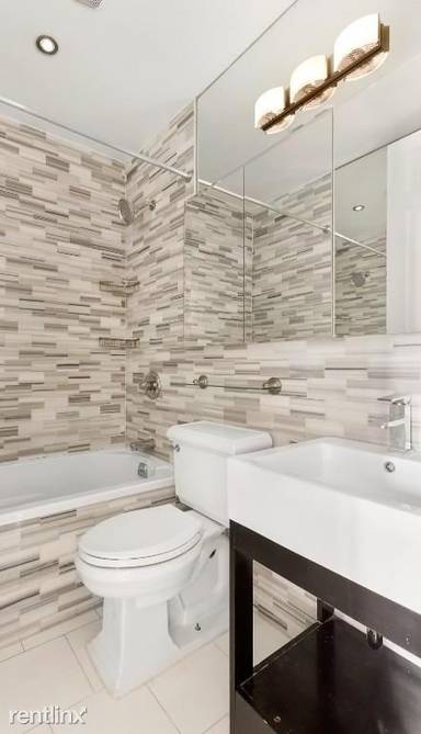 Main picture of 450 W 50th St