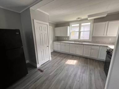 Main picture of 732 W 15th St