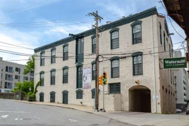 Main picture of 4 Leverington Ave