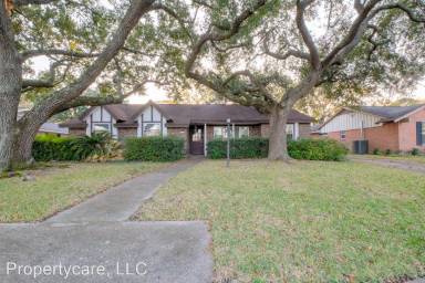 Main picture of 18314 Point Lookout Dr
