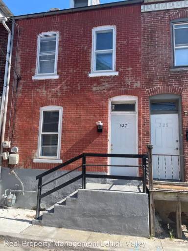 Main picture of 327 N Fountain St