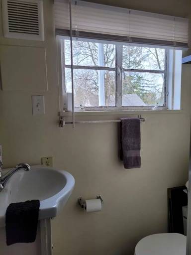 Main picture of 343 1/2 S Main St