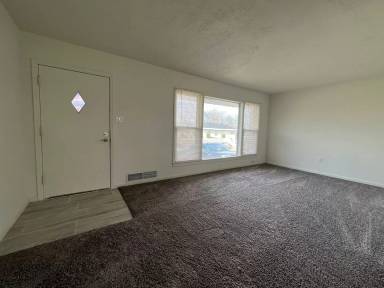 Main picture of 1120 NW Carroll Dr