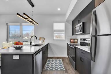 Main picture of 1721 W Idaho St