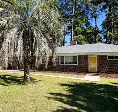 Main picture of 1212 Deerwood St