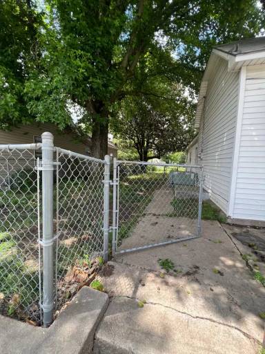 Main picture of 1015 Broadway St