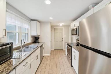 Main picture of 264 Roberts Ave