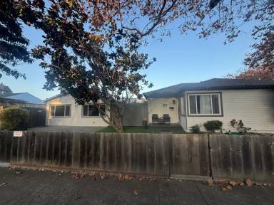 Main picture of 131 Lindbergh St