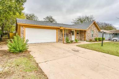 Main picture of 540 NW Newton Dr