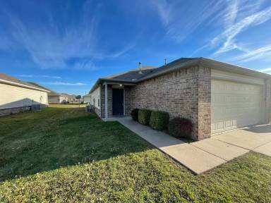 Main picture of 3508 E Gillette St