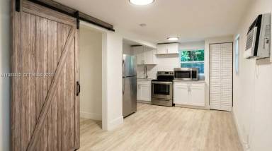 Main picture of 128 NW 53rd St