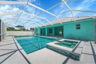Main picture of 2420 SE Rock Springs Dr