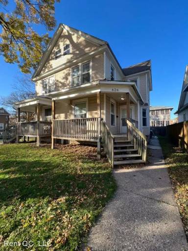 Main picture of 628 W 17th St