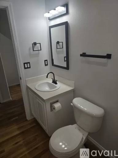 Main picture of 222 W Hereford St