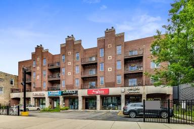 Main picture of 2032 W Division St