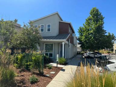 Main picture of 3212 Cowell Blvd