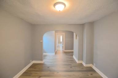 Main picture of 2818 Meredith Ave