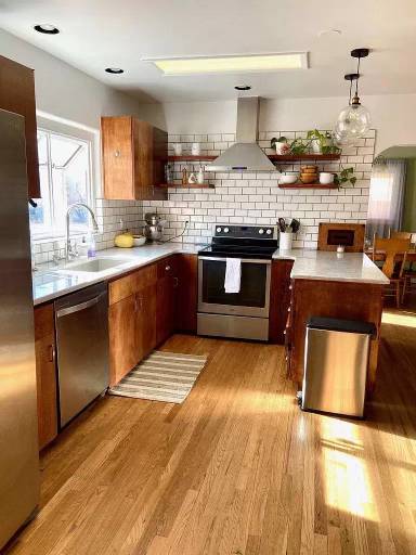 Main picture of 600 Girard Blvd NE