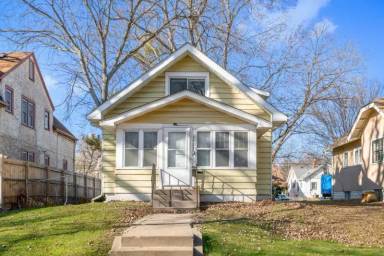 Main picture of 3527 James Ave N