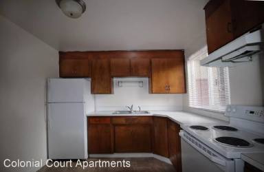 Main picture of Colonial Court Apartments