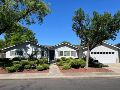 Main picture of 3205 University Dr