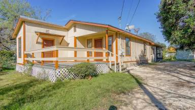 Main picture of 211 Spaatz St