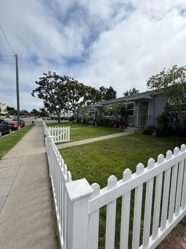 Main picture of 4410 Haines St