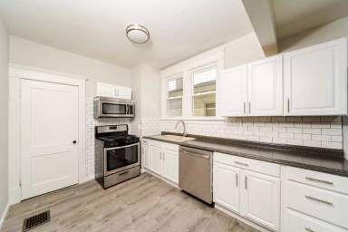 Main picture of 718 8th Ave