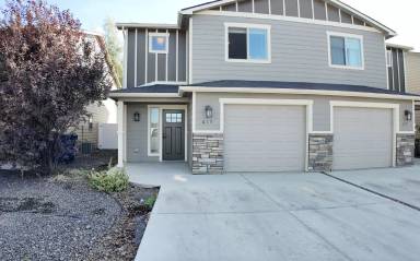 Main picture of 615 S Chronicle Ln