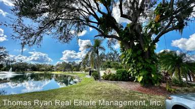 Main picture of Oaks III Condominium