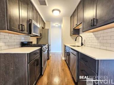 Main picture of 528 W Oakdale Ave