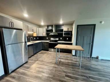 Main picture of 226 E Greenfield Ln
