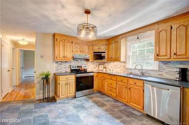 Main picture of 97 N Mountain Rd