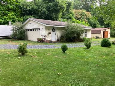 Main picture of 695 Harmony Rd
