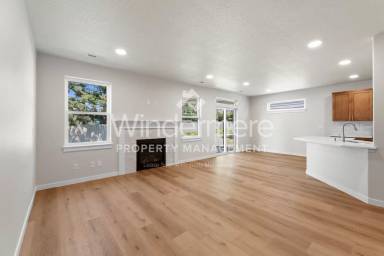 Main picture of 2220 W Jay Ave