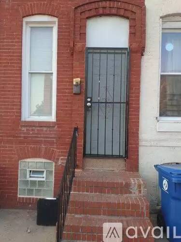 Main picture of 2044 Hollins St