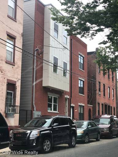 Main picture of 1229 N Franklin St