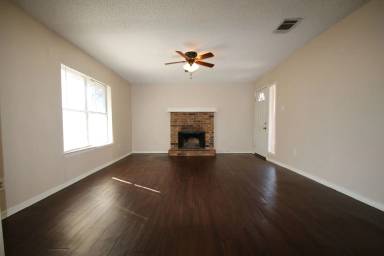 Main picture of 1908 Crooked Ln